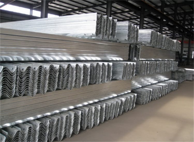 不同路面上使用的波形护栏结构有那些区别