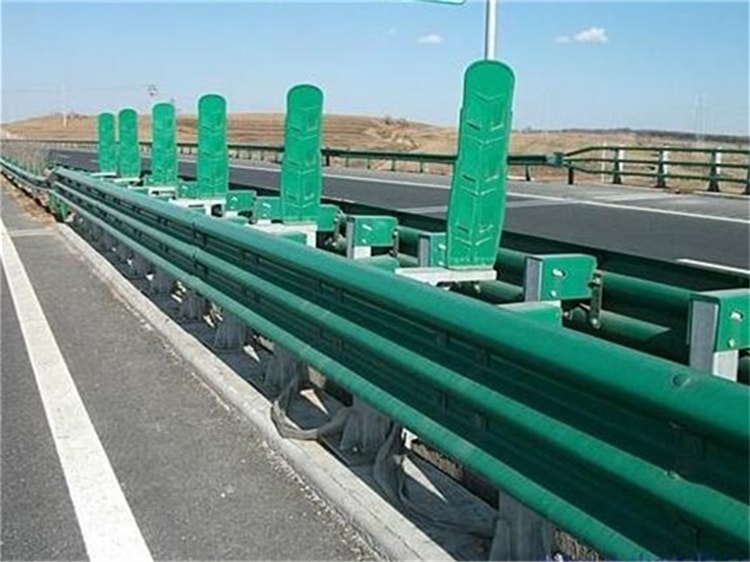 购买波形护栏板，厂家负责安装吗